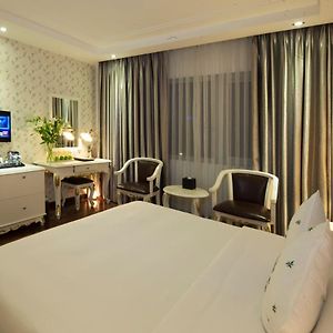 Premier Rooftop Queen Room